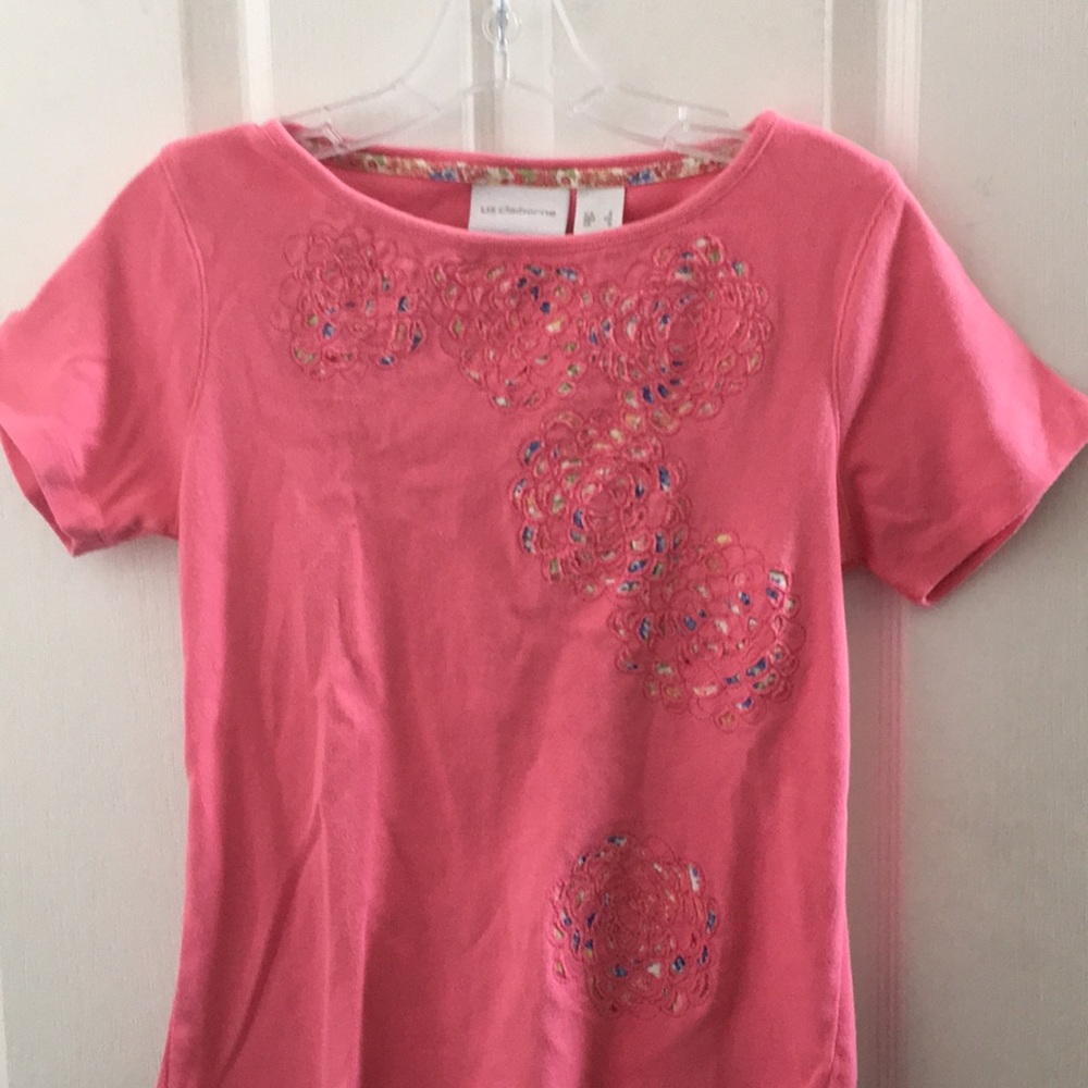 FINAL MARKDOWN Liz Claiborne embroidered tee small